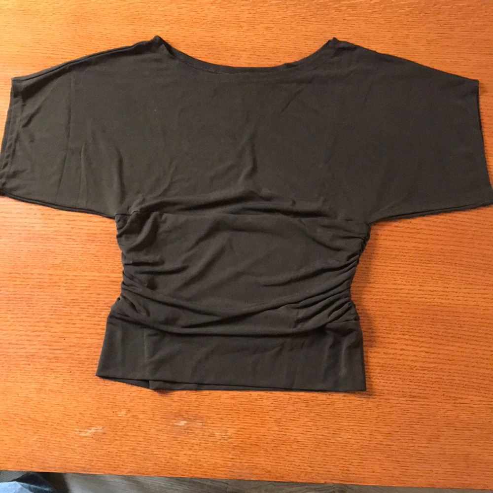 Grace Elements size Small short sleeve shirt with midriff gathers, good cond.